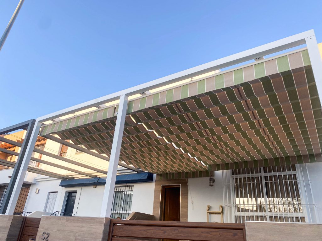 Ejemplo de toldo en un patio de Sevilla